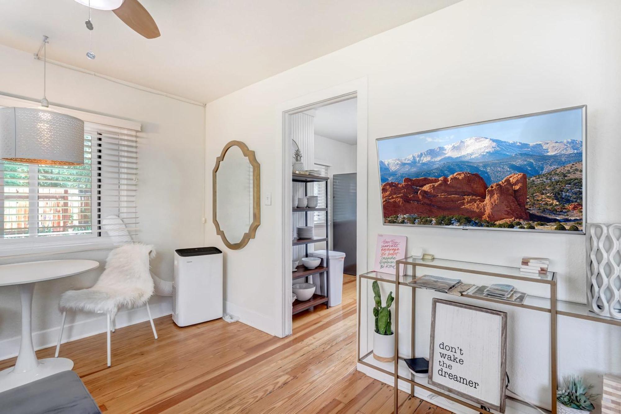 Vintage Tiny House Cute 1Bdrm Big Appeal Villa Colorado Springs Buitenkant foto